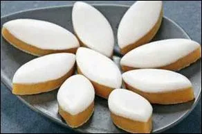 Outre la poudre d'amandes, quel fruit entre dans la composition du calisson d'Aix ?