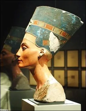 Toutankhamon ne régnera que jusqu'à ses 18 ou 19 ans, laissant le trône au pharaon Aÿ et puis à Horemheb. Qu'aurait fait Toutankhamon d'après les dernières recherches archéologiques dans la vallée des rois ?