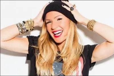 Dans la chanson "Game Over", selon Vitaa que font les filles comme elle ?