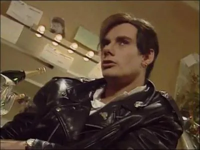 Les Inconnus ont chanté ''Casser les couilles'' . Pour cette parodie, ils avaient inventé un chanteur qui était une sorte de mélange de...