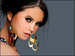 Qui sont les parents biologiques d'Elena ?