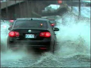 Mais cette voiture n'a pas de bavettes ! Ben, non !