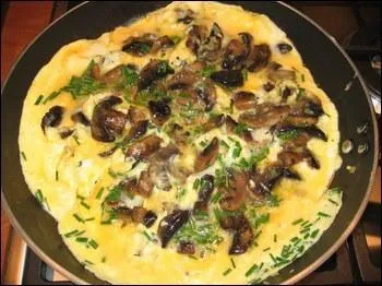 Quelle est la composition de base pour cette omelette, en dehors de los huevos, évidemment ?