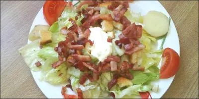 Quels ingrédients entrent dans la composition de la salade vosgienne ?