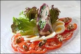 Quel ingrédient entre dans la composition de la salade périgourdine ?