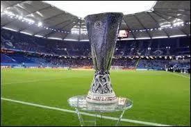 Lors de l'édition 2014-2015 de la compétition, combien d'équipes participaient à la phase de groupes de la Ligue Europa ?