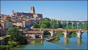 Je vous propose de partir à la découverte de Carmaux. Ville Tarnaise, elle se situe en région ...