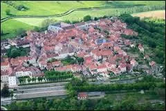 Prenons un peu de hauteur et survolons le village Côte-d'Orien de Saulieu. Nous sommes dans le ciel de la région ...