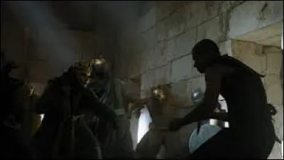 Qui remporta cet affrontement opposant Sir Barristan et Ver Gris aux membres des Fils de la Harpie ?