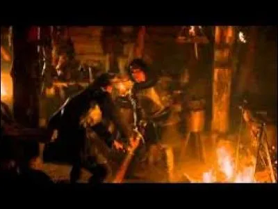 Qui remporta le duel opposant Jon Snow à Karl, dans le manoir de Craster ?