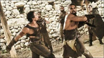 Qui remporta le (duel) opposant Khal Drogo à Mago ?