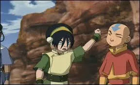 Sur l'image ci-contre, pourquoi Toph frappe-t-il Aang ?