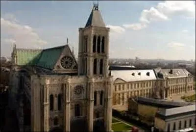 L'argent rentrant enfin dans les caisses de la couronne, je risque de mettre en colère les évêchés et abbayes qui sont les plus gros propriétaires terriens et de devenir impopulaire. Mais dotant généreusement un petit monastère, j'évite toute révolte. Ce dernier deviendra la nécropole des rois de France à commencer par moi. Mais quel est le nom de ce monument qui deviendra une basilique ?