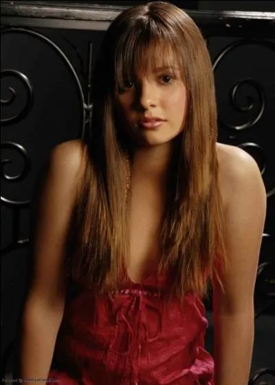 Dans quelle série joue cette actrice ?