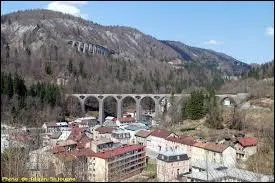 Je vous propose de partir à la découverte de Morez. Capitale française de la lunette, cette ville franc-comtoise de l'arrondissement de Saint-Claude se situe dans le département ...