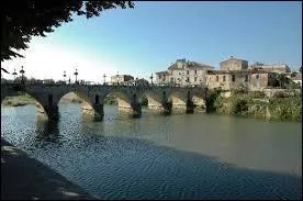 La ville Gardoise de Sommières se situe en région ...