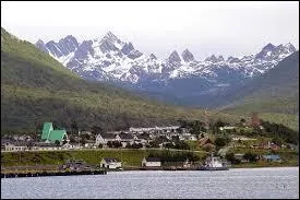 La ville se situant le plus au sud dans le monde est "Puerto Williams". Dans quel pays se trouve-t-elle ?