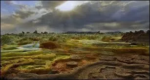 La ville la plus chaude du monde est "Dallol" en Éthiopie. Quelle est son autre particularité ?