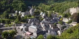 Dans quel pays se trouve "Durbuy" la plus petite ville d'Europe ?