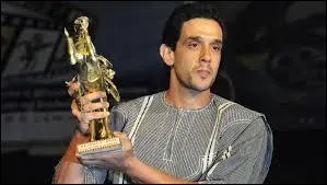 Dans son discours, qui a dit : "Je suis africain et fier de l'être... On nous a volé notre passé, on a tenté de voler notre histoire mais notre culture nous appartient et il est temps de prendre les choses en main maintenant."