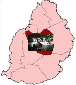 Ville de 8 845 habitants. 
Si ce n'est ni au Yémen, ni à la Réunion, où irez-vous pour visiter le chef-lieu Moka et peut-être y faire des études universitaires ?