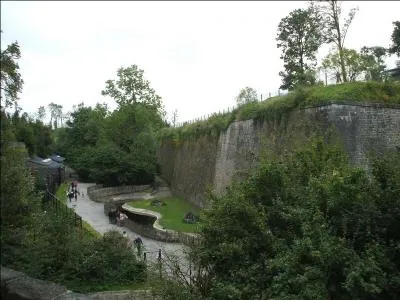 Complétez la chanson rendue célèbre par Bourvil "Tout ça n'vaut pas un clair de lune à ......"