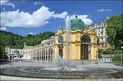 Quelle petite ville de moins de 50 000 habitants fut un succès de Barbara ?