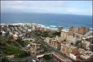 Comment s'appelle cette ville située en Australie ?