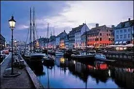 Comment s'appelle cette ville située à Copenhague ?