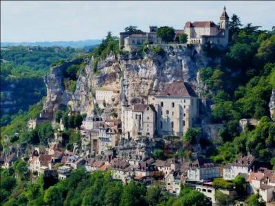 On ne le présente plus, c'est avec le Mont-St-Michel, le plus célèbre des villages de France, c'est ... ?