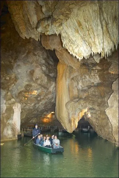 Quelle est la profondeur du gouffre de Padirac ?