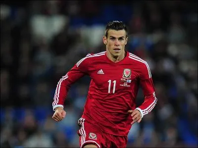 Contre quelle équipe a-t-il inscrit son premier but avec le pays de Galles ?