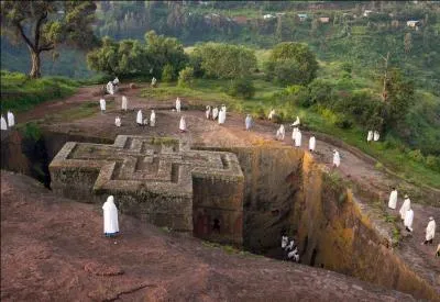 Les églises rupestres de Lalibela (14 000 habitants) datent de huit siècles. Pour quelle religion cette ville d'Ethiopie est-elle sainte ?