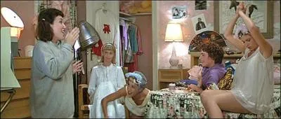 Quel animal de publicité Jan imite-t-elle à la soirée pyjama de Frenchie ?