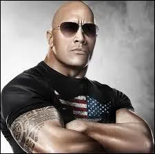 En 2012, The Rock fait son retour pour battre un catcheur, qui ?