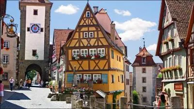 La ville de Rothenburg ob der Tauber en Allemagne a inspiré de nombreux réalisateurs de films notamment Walt Disney mais dans quel film ?