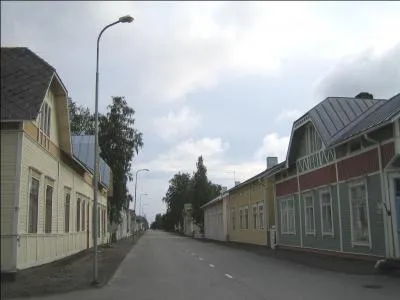 Kaskinen est la plus petite commune en Finlande avec un statut de ville.Quelle est sa densité ?