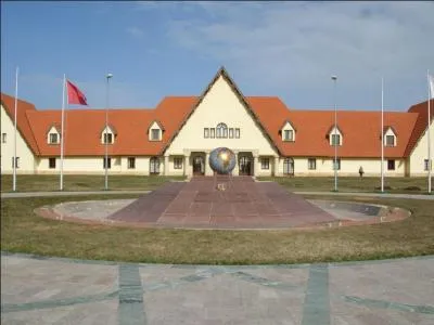 L'universit&eacute; Al Akhawayn se trouve &agrave; :