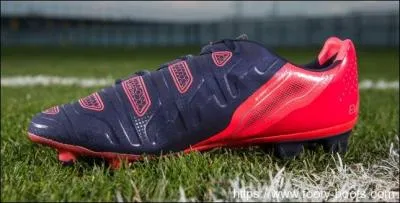 De quelle marque sont ses chaussures ?