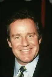 Après le décès du doubleur Phil Hartman, survenu en 1999, quels personnages disparurent de la série ?