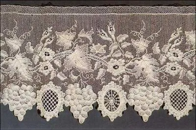 C'est dans cette ville de Basse-Normandie que se fabriquait jusqu'au début du XXe siècle celle qui était surnommée "la reine de la dentelle". Préfecture de l'Orne et peuplée d'un peu plus de 26 000 habitants, il s'agit de :