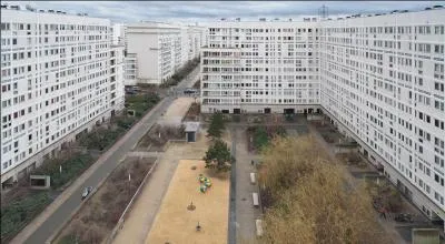 Située dans les Hauts-de-Seine, quel est le nom de cette ville ?