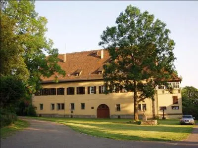 Johannes Kepler (1571-1630), astronome réputé a fait ses études en latin à Adelberg, en...