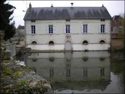 On peut dire de cette ville qu'on peut en trouver sous les chênes.