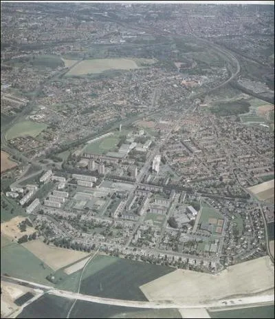 Chef-lieu de canton du département du Pas-de-Calais, cette ville nous incite à planer.