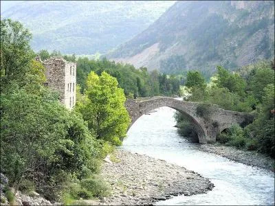 Ce pont d'une arche construit sur le Verdon à Thorame-Haute dans les Alpes-de-Haute-Provence en 1688, se nomme :