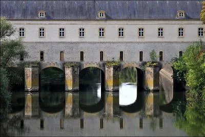Le Pont de Cormontaigne a été construit en 1746 sur le canal des écluses en Moselle à :