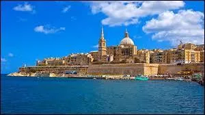 En termes de population, quelle ville est la plus petite de l'Union européenne ?