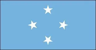 Quelle est la capitale du pays ayant pour drapeau celui représenté en photo ? 
Indice : cette ville a pour population d'environ 8600 habitants.