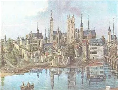 Près de 8 000 habitants peuplent cette ville de la région Centre-Val de Loire située en bordure de Loire et dominée par la tour de César classée Monument historique. 
La devise est royale : "Donnez des lys à pleines mains".